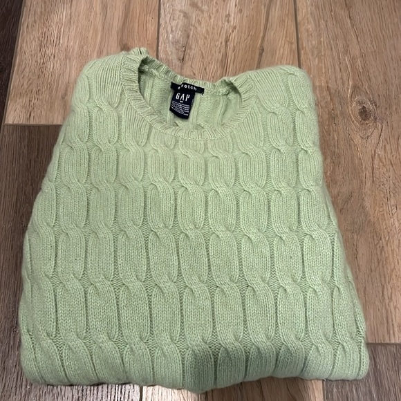 GAP Vintage Green Wool cable knit sweater size medium - Picture 9 of 11